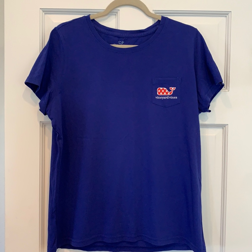 Vineyard vines T-shirt. Blue w/red/white whale detailing.Sz large. Great shape